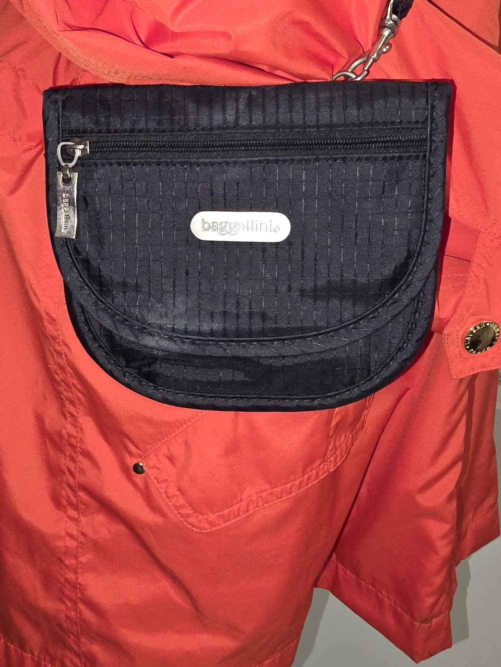 Baggallini Black Nylon Mini Adjustable Crossbody Organizer Silvertone Hardware